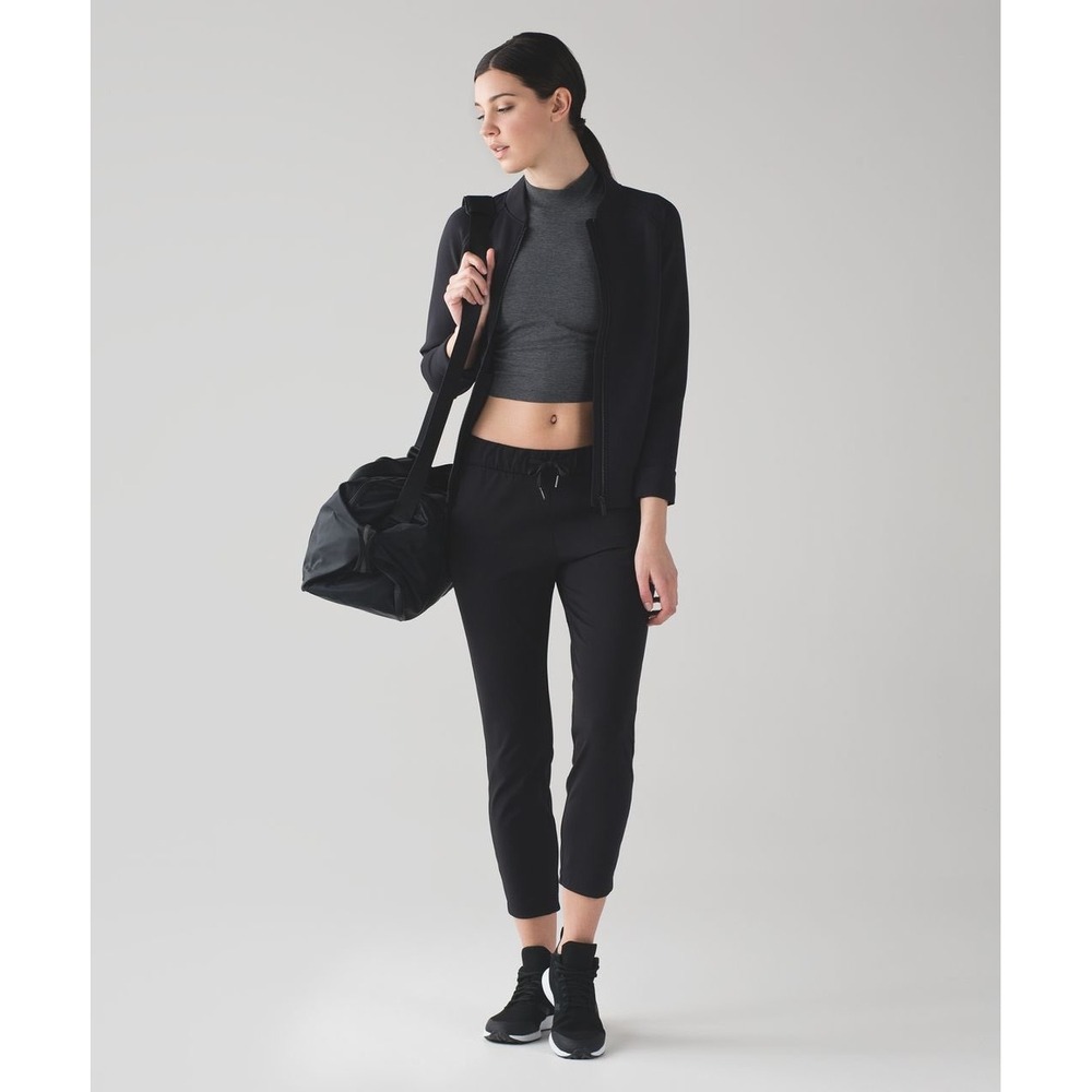 Lululemon On The Fly Pant Woven 7/8 Black Size 2